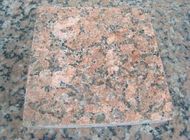 Couleur rouge extérieure solide de finition polie par tuiles de pierre de granit de nature