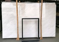 Orientez la dalle en pierre naturelle de marbre blanche pour le placage de pierre de projet.