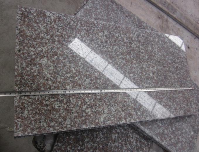 Le granit g664 chinois des prix bon marché couvre de tuiles 80x80